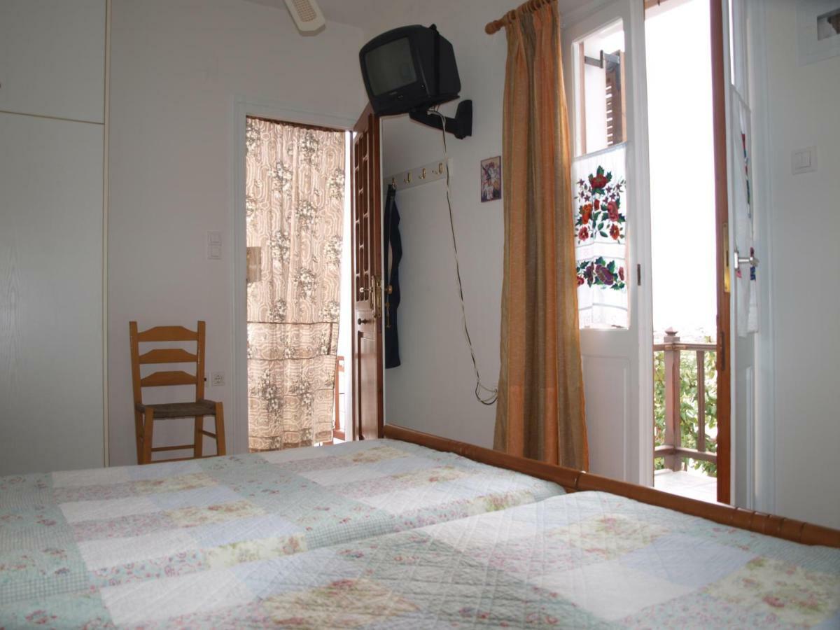 Batika Rooms Artemonas Exterior foto
